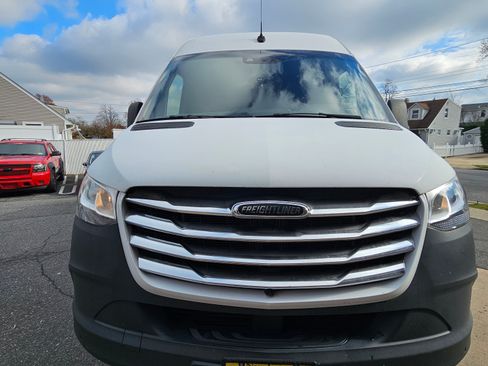 Used 2019 Freightliner Sprinter 3500 image 8