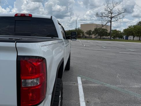 Used 2019 GMC Sierra 2500 Denali w/ Duramax Plus Package AWD/4WD image 11