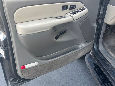 Used 2001 Chevrolet Tahoe LT w/ LT Preferred Equipment Group image 8