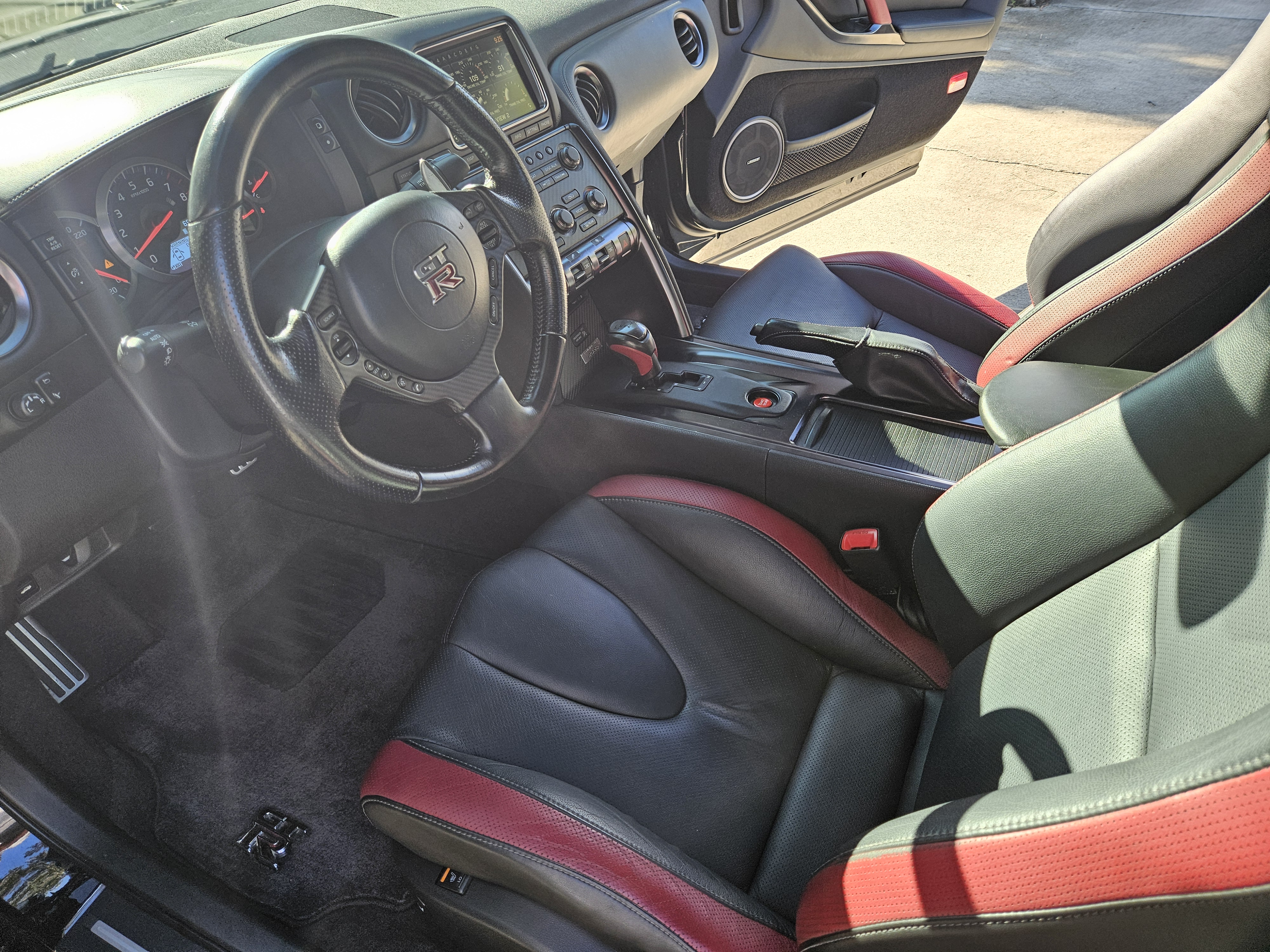 Used 2013 Nissan GT-R Black Edition AWD/4WD image 4
