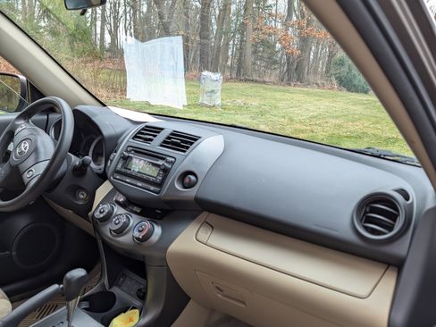 Used 2012 Toyota RAV4 4WD image 6