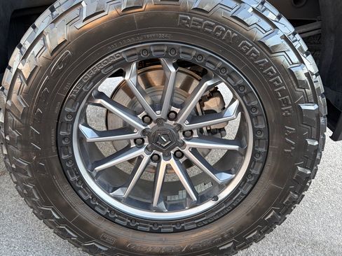 Used 2024 GMC Sierra 1500 SLT w/ SLT Premium Plus Package AWD/4WD image 6
