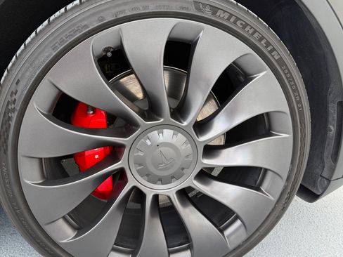 Used 2023 Tesla Model Y Performance AWD/4WD image 18