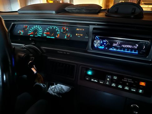Used 1994 Oldsmobile Cutlass Supreme Convertible FWD image 21