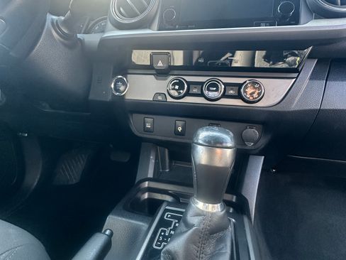 Used 2016 Toyota Tacoma TRD Sport image 8