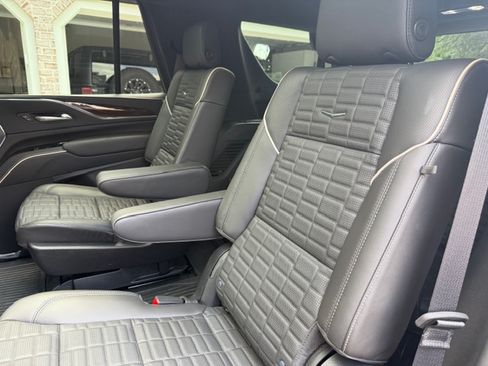 Used 2024 Cadillac Escalade Premium Luxury Platinum AWD/4WD image 10