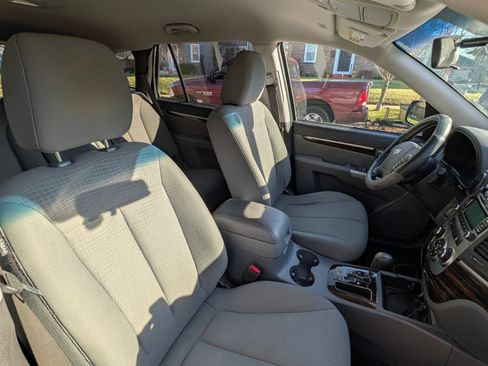 Used 2011 Hyundai Santa Fe GLS image 10
