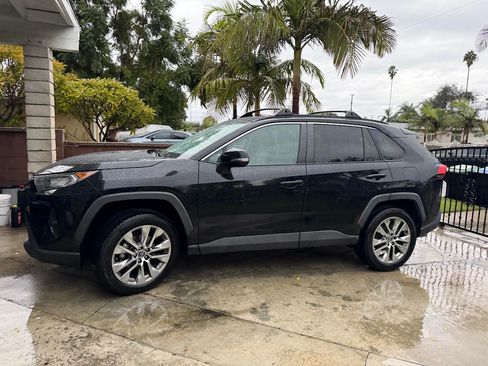 Used 2020 Toyota RAV4 XLE Premium image 13