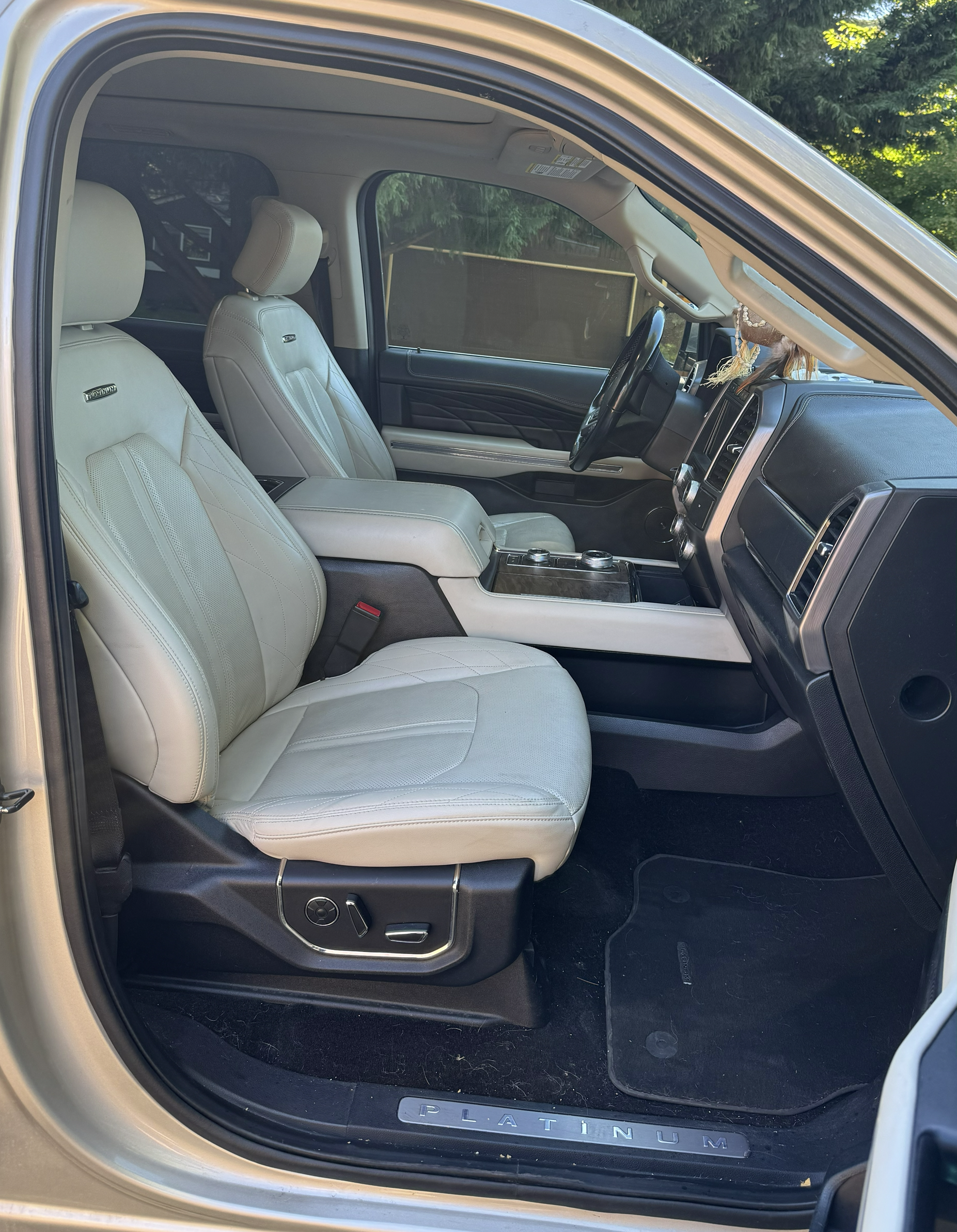 Used 2018 Ford Expedition Platinum w/ Cargo Package AWD/4WD image 2