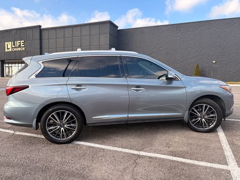 Used 2017 INFINITI QX60 Luxe w/ Deluxe Technology Package image 2