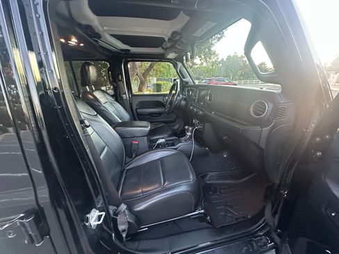 Used 2019 Jeep Wrangler Unlimited Sahara image 10