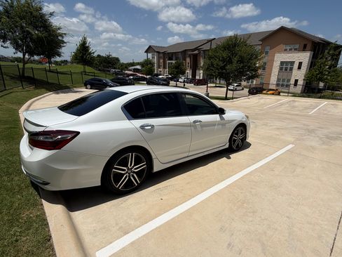 Used 2017 Honda Accord Sport image 13