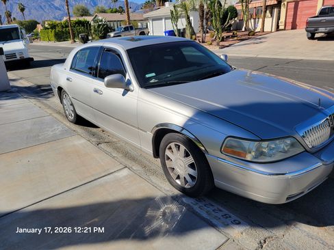 Used 2003 Lincoln Town Car Cartier image 2
