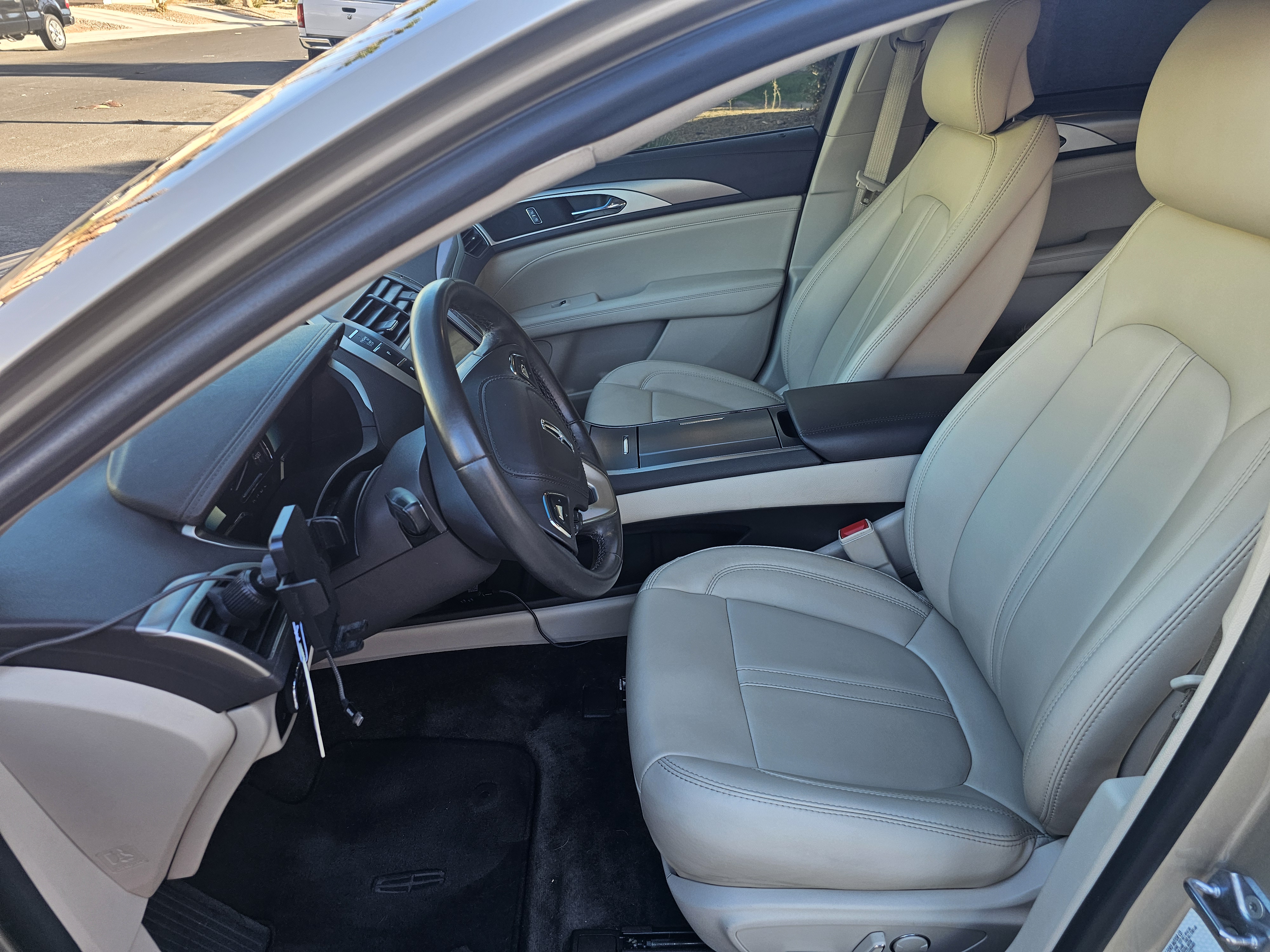 Used 2017 Lincoln MKZ Premiere FWD image 15