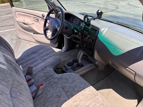 Used 2004 Toyota Tacoma PreRunner RWD image 11