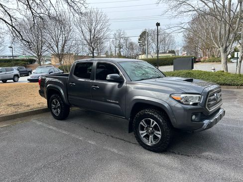 Used 2017 Toyota Tacoma TRD Sport w/ Premium & Technology Package image 2