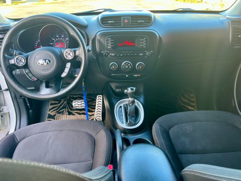 Used 2016 Kia Soul EV image 10