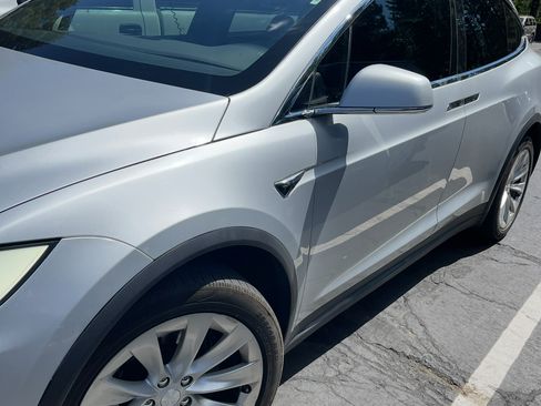 Used 2018 Tesla Model X 75D image 6