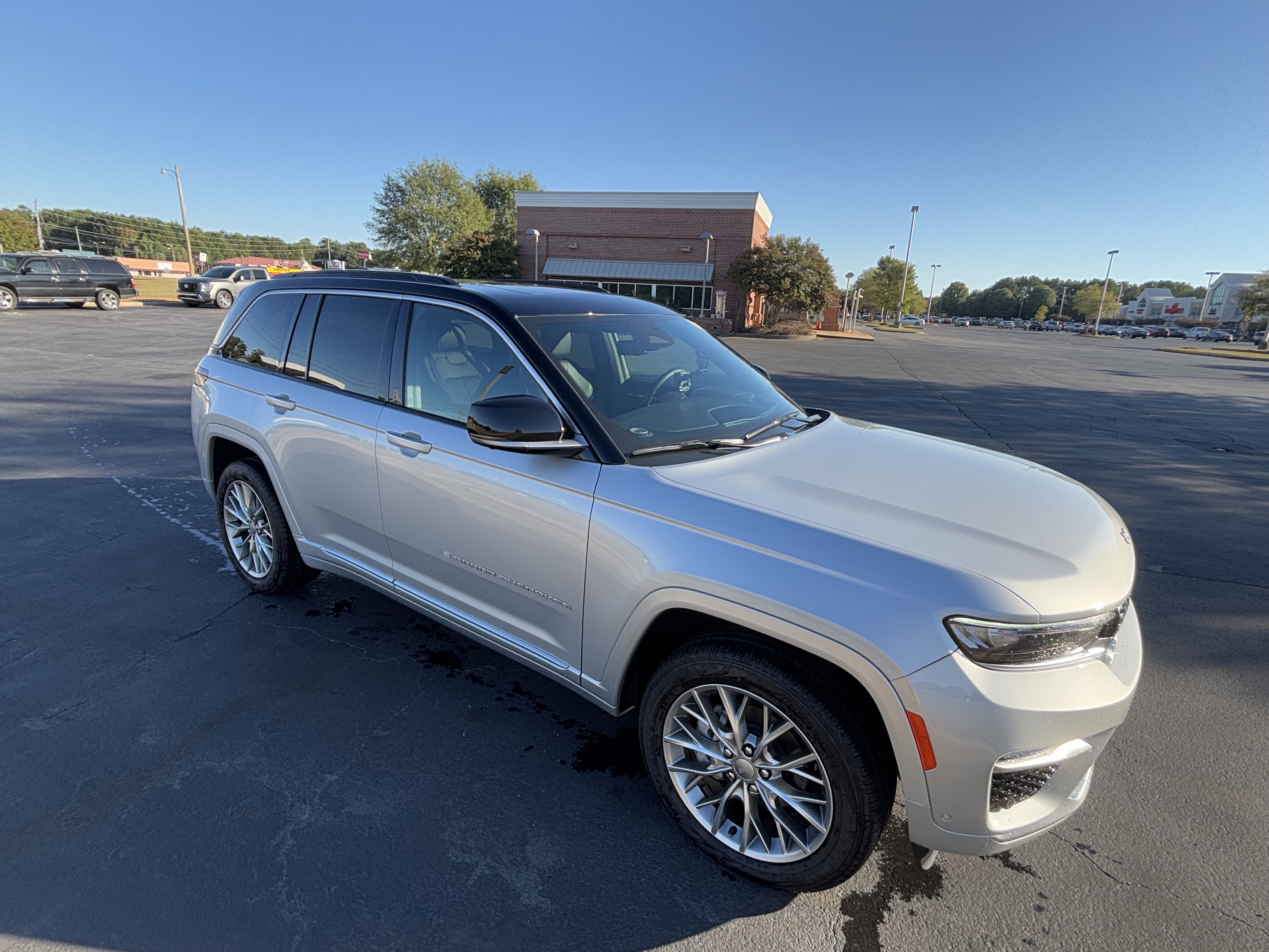 Used 2025 Jeep Grand Cherokee Summit w/ Adv Protech Group IV AWD/4WD image 1
