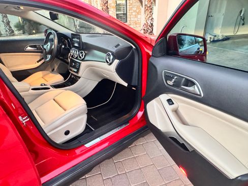 Used 2019 Mercedes-Benz GLA 250 250 Sport Utility 4D image 17