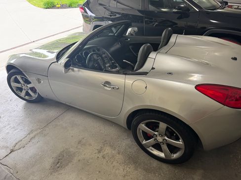 Used 2007 Pontiac Solstice Convertible w/ Premium Package image 6