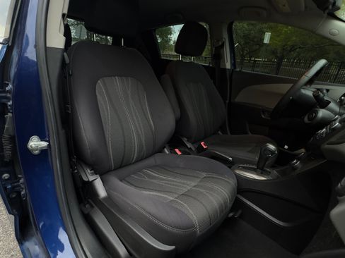 Used 2013 Chevrolet Sonic LT image 9