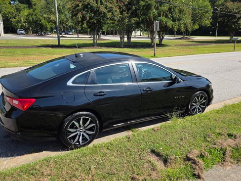 Used 2017 Chevrolet Malibu LT FWD image 16