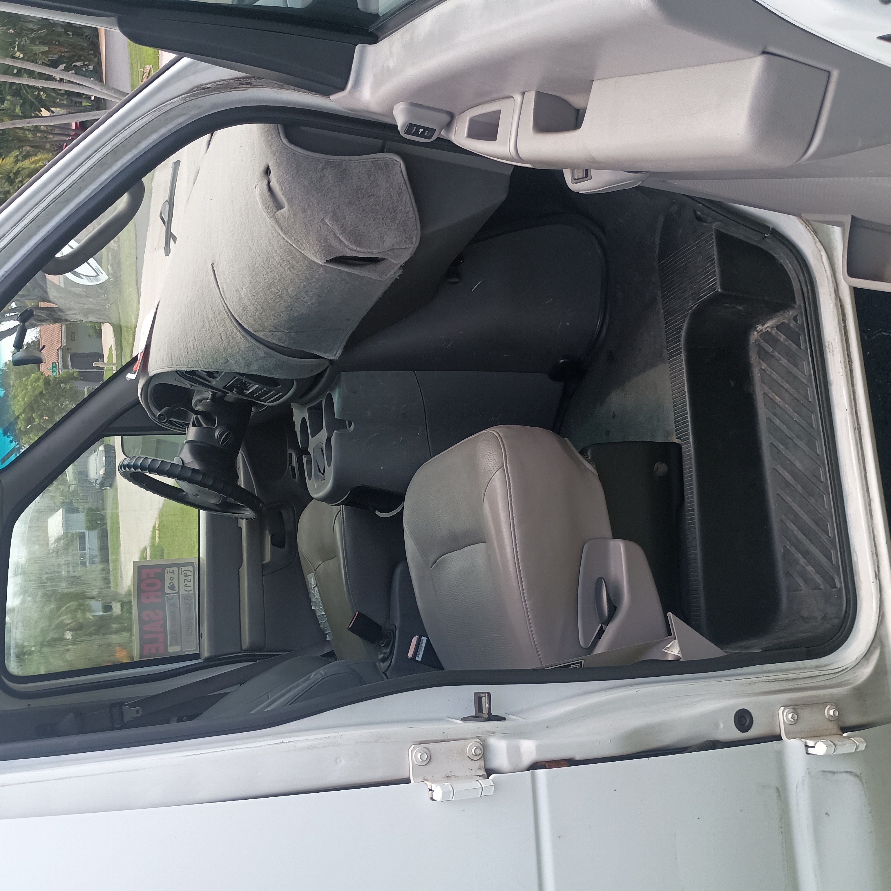 Used 2002 Ford E-150 and Econoline 150 RWD image 8