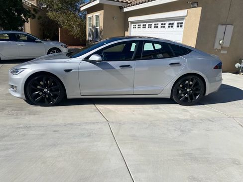 Used 2016 Tesla Model S 90D image 9