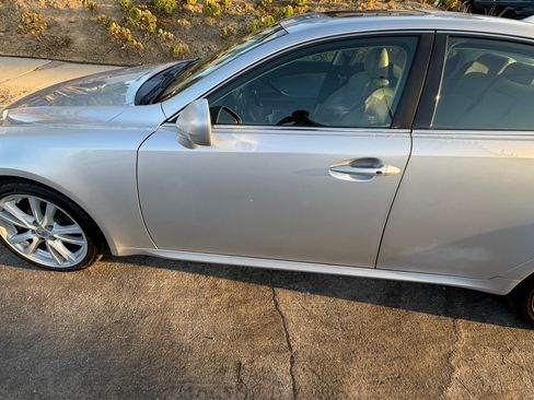 Used 2007 Lexus IS 250 w/ Premium Pkg RWD image 10