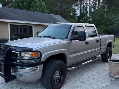 Used 2006 GMC Sierra 2500 SLT w/ Heavy-Duty Power Package AWD/4WD image 1