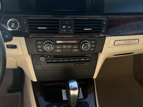 Used 2011 BMW 335i Convertible image 12