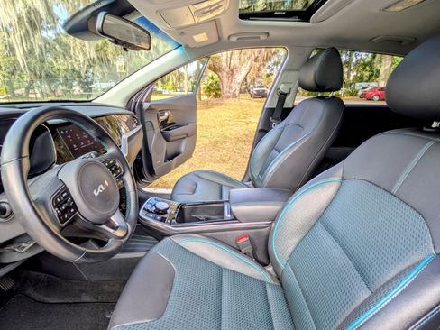 Used 2022 Kia Niro EX Premium image 5