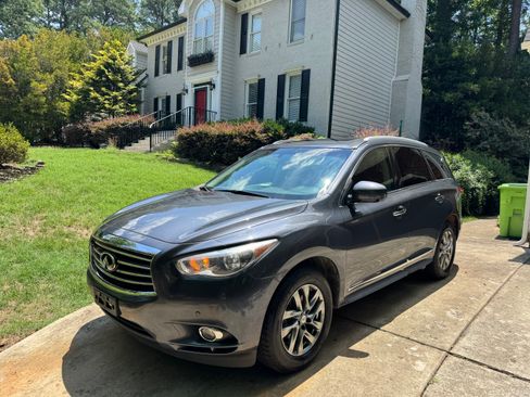 Used 2013 INFINITI JX35 AWD w/ Premium Pkg image 2