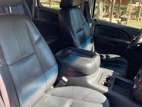 Used 2007 Chevrolet Suburban LT w/ LT Preferred Equipment Group image 6