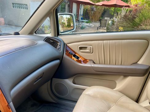 Used 2000 Lexus RX 300 4WD w/ Premium Pkg image 10