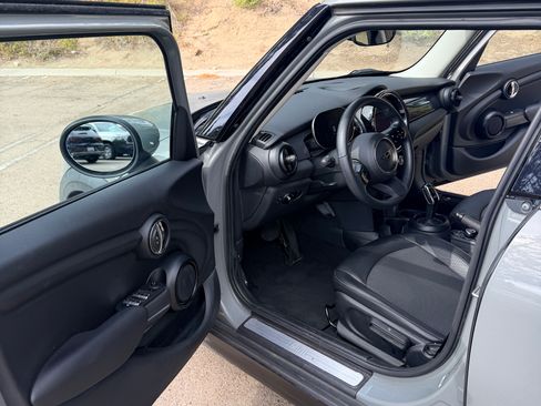 Used 2022 MINI Cooper 4-Door Hardtop FWD image 11