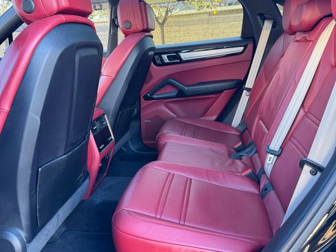 Used 2023 Porsche Cayenne S Platinum image 6