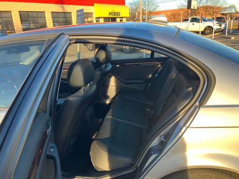 Used 2005 BMW 325xi Sedan AWD/4WD image 7