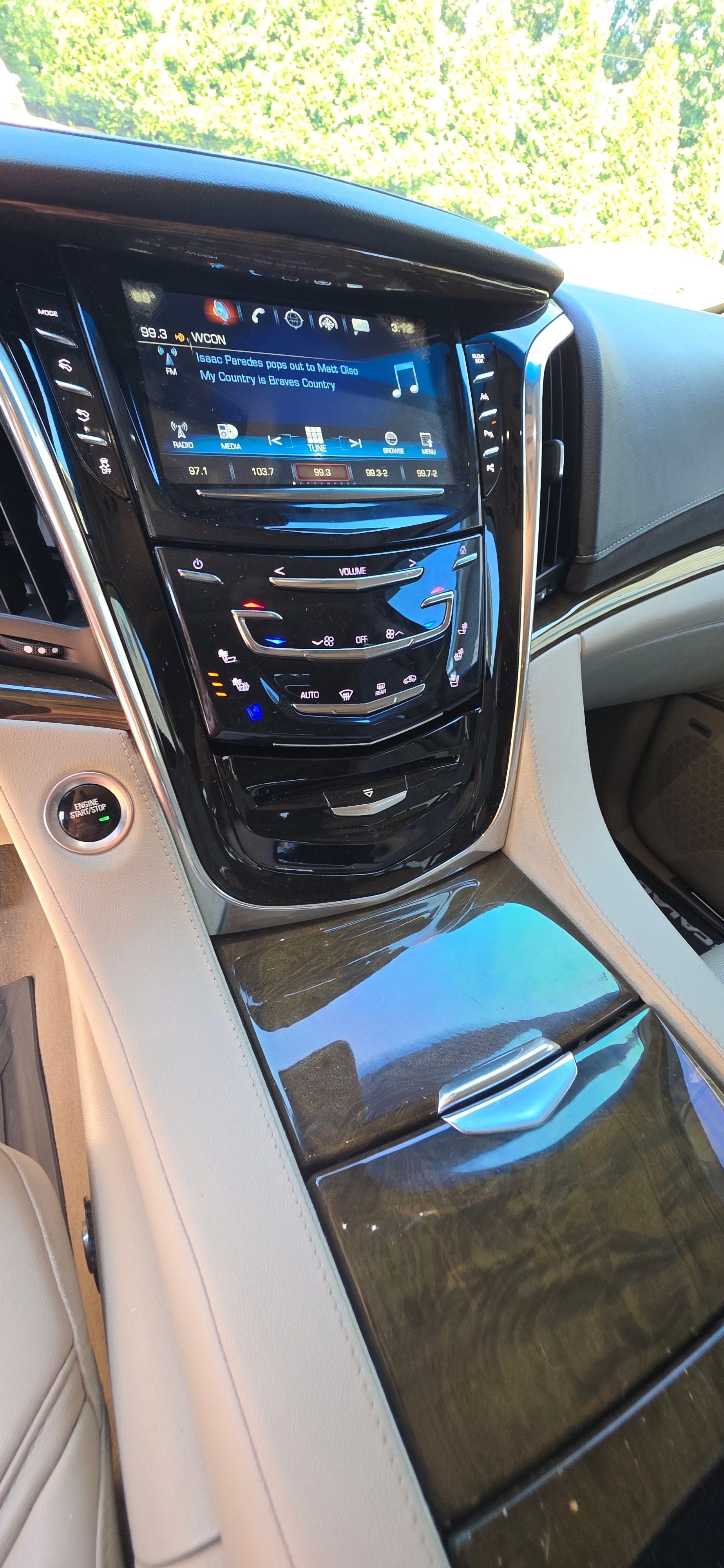 Used 2018 Cadillac Escalade ESV Luxury AWD/4WD image 16