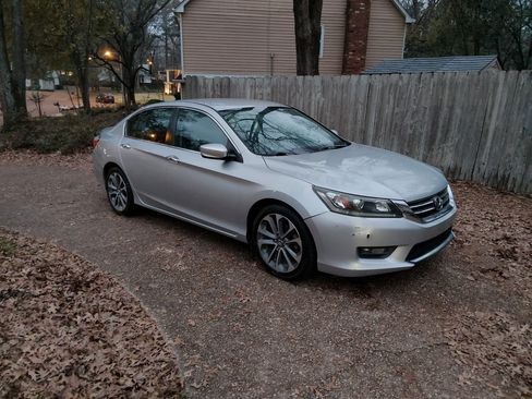 Used 2015 Honda Accord Sport image 9