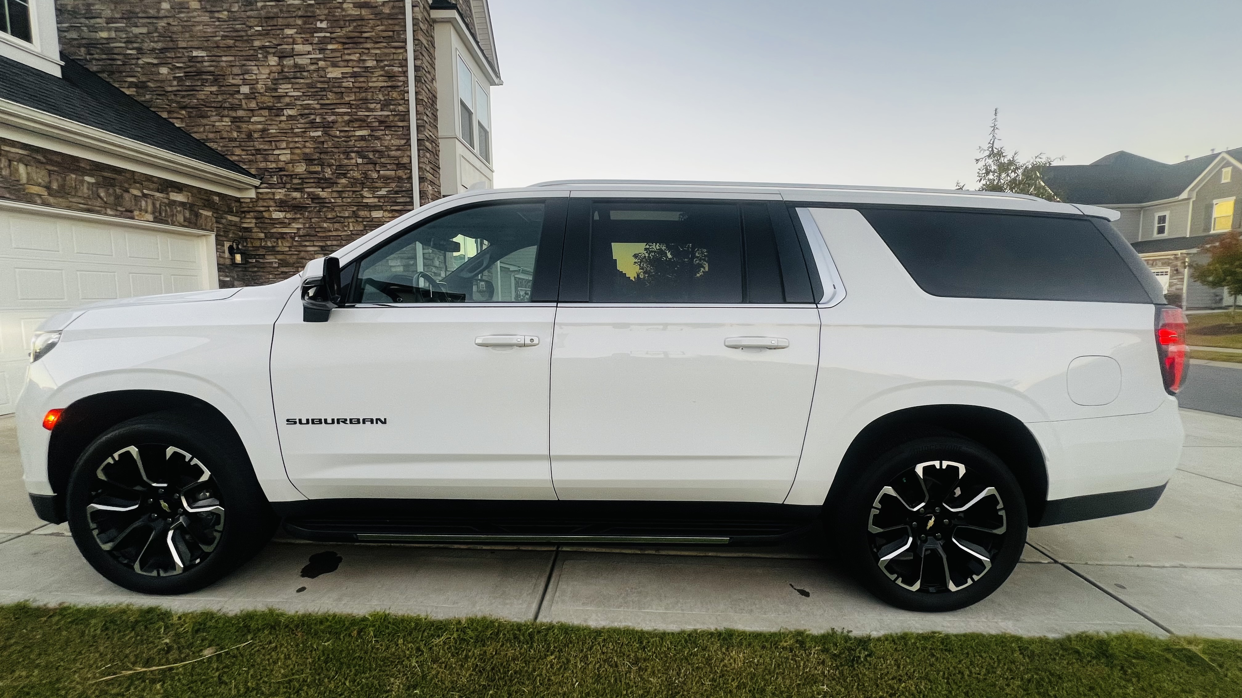 Used 2023 Chevrolet Suburban LT w/ Luxury Package AWD/4WD image 11