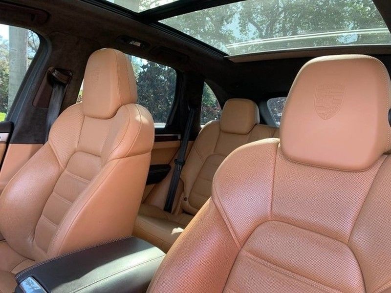Used 2013 Porsche Cayenne Turbo AWD/4WD image 22