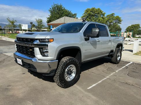 Used 2021 Chevrolet Silverado 2500 LT w/ Fleet Comfort Package AWD/4WD image 1