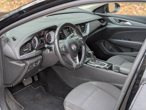 Used 2019 Buick Regal Preferred w/ Driver Confidence Package I image 8