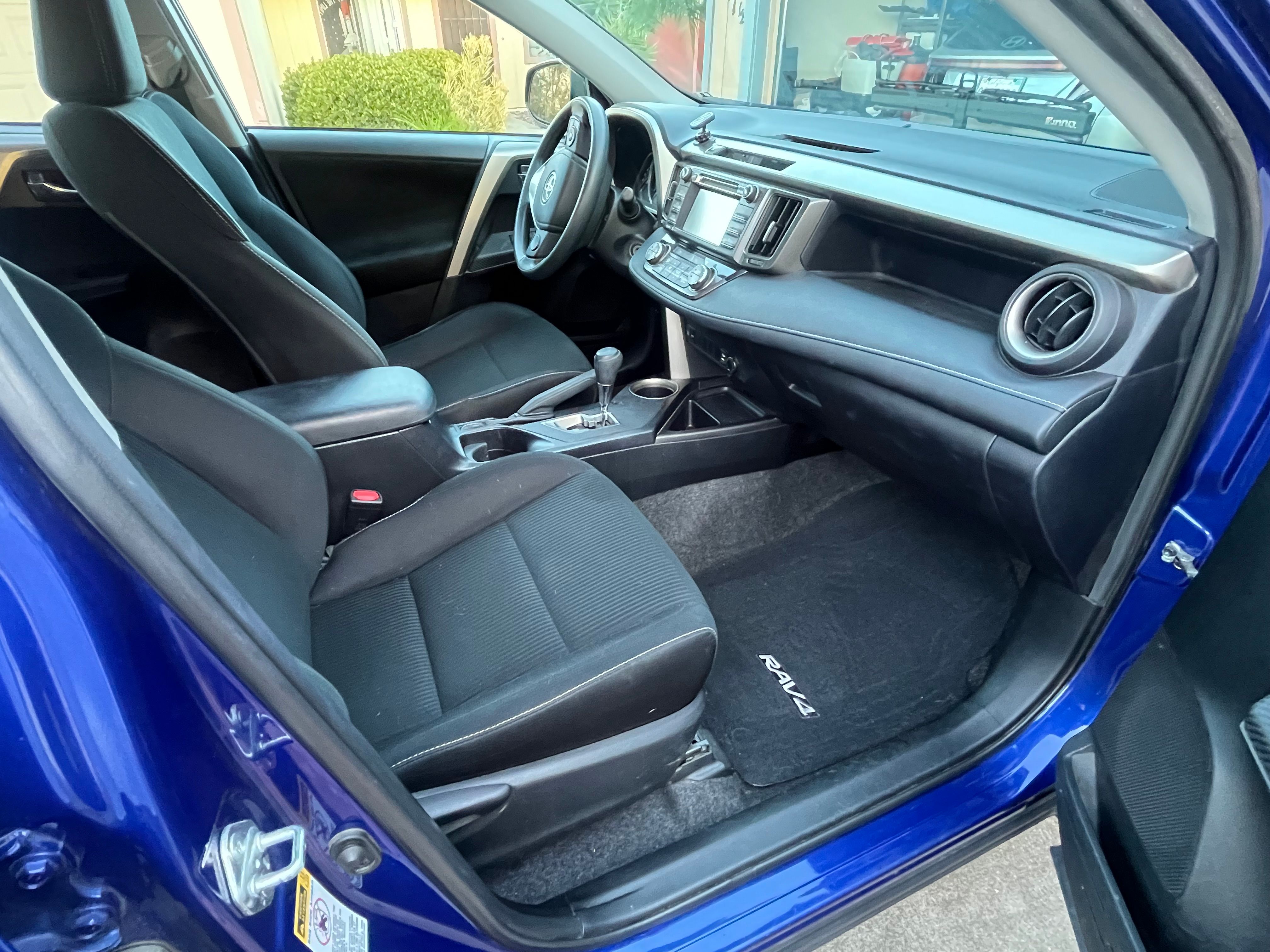 Used 2015 Toyota RAV4 XLE AWD/4WD image 6