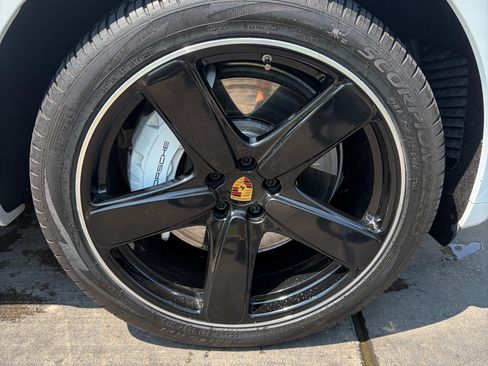 Used 2021 Porsche Macan Turbo AWD/4WD image 13