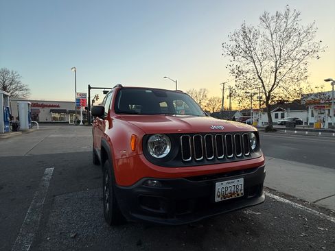 Used 2018 Jeep Renegade Sport w/ Power & Air Group image 8