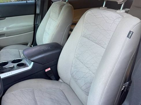 Used 2014 Ford Explorer XLT image 9