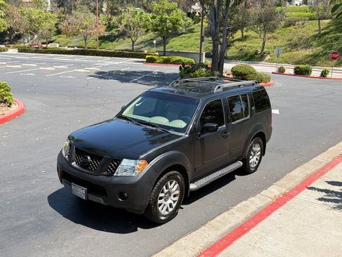 Used 2011 Nissan Pathfinder LE w/ Navigation Pkg AWD/4WD image 19
